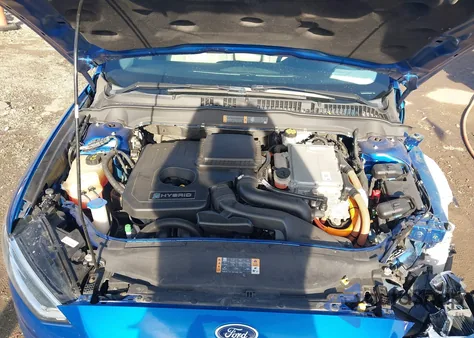 2017 Ford Fusion Hybrid Titanium z USA, uszkodzony, nr VIN 3FA6P0RU1HR360391